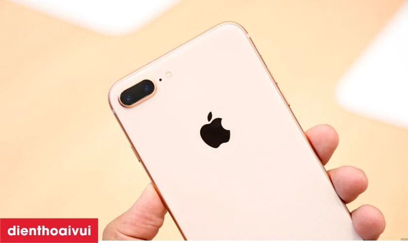 iPhone 8 Plus 32GB Cũ đẹp sở hữu cụm camera k&eacute;p ph&iacute;a sau với độ ph&acirc;n giải 12MP
