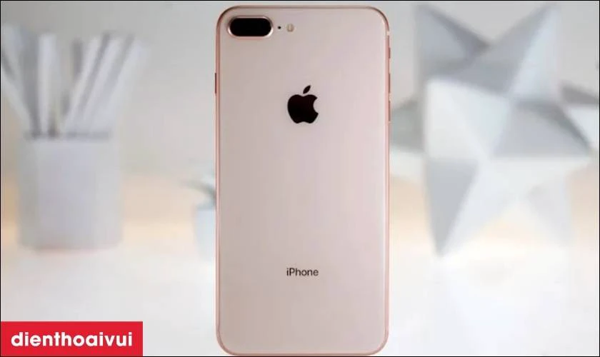 Tại sao n&ecirc;n mua iPhone 8 Plus 64GB cũ đẹp?