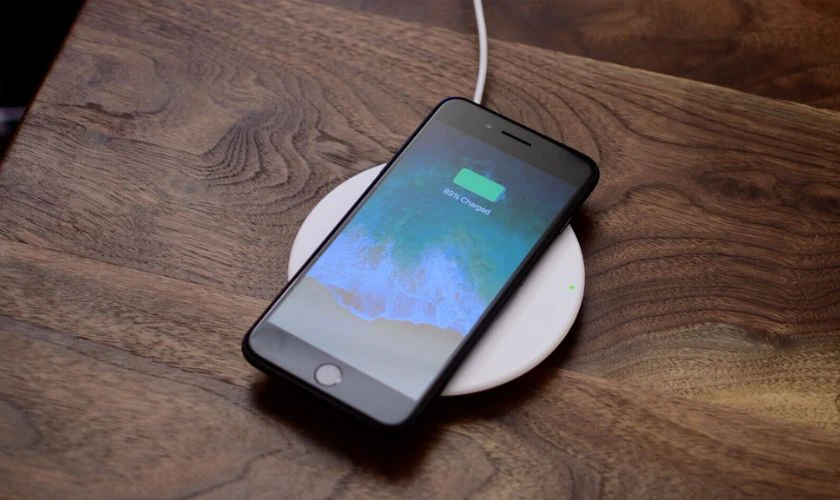 Lợi &iacute;ch của sạc kh&ocirc;ng d&acirc;y tr&ecirc;n iPhone 8 Plus