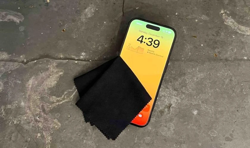 Làm khô màn hình khi iPhone bị đơ cảm ứng