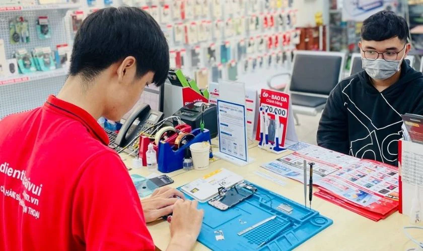 Dứt điểm tình trạng iPhone bị đơ cảm ứng tại Điện Thoại Vui