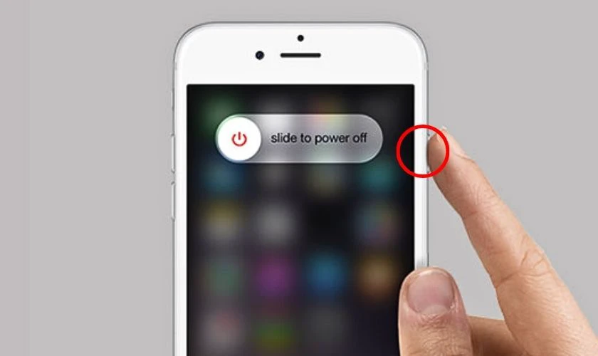Bạn giữ n&uacute;t Nguồn cho đến khi thanh trượt Tắt nguồn (Power Off) xuất hiện