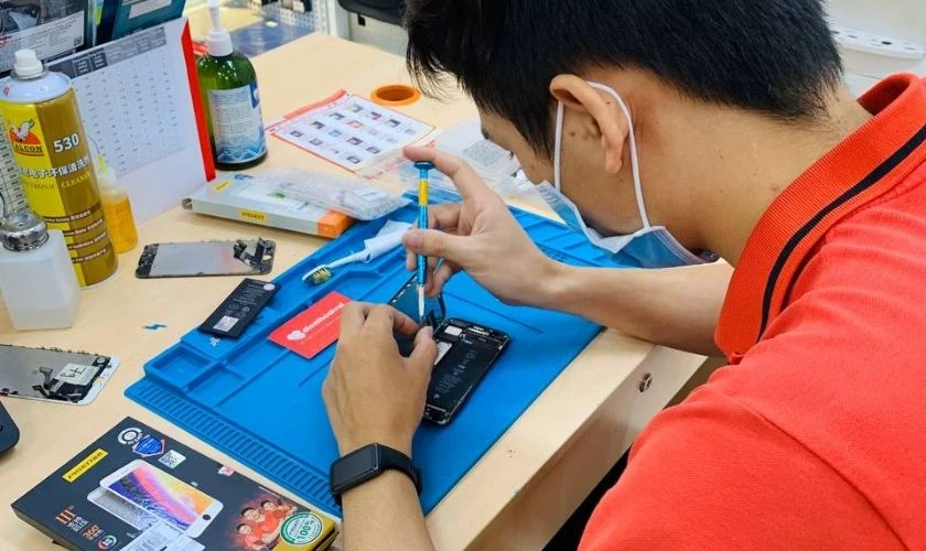 Sửa cảm ứng iPhone bị loạn ở đ&acirc;u uy t&iacute;n, gi&aacute; rẻ tại TPHCM, H&agrave; Nội?