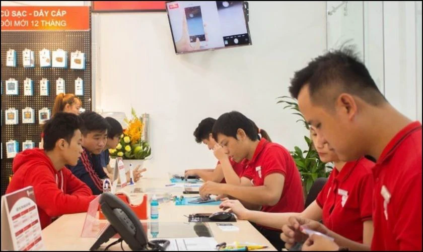 Mang đến trung t&acirc;m sửa chữa Điện Thoại Vui