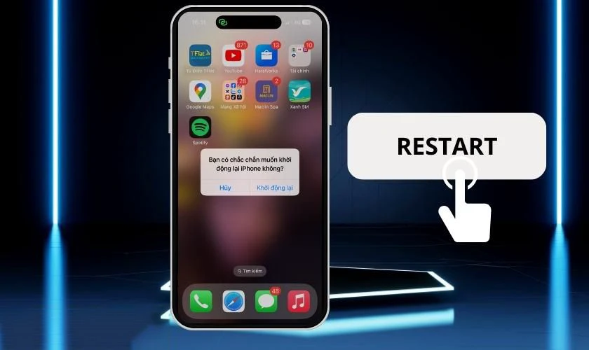 Khởi động lại iPhone để khắc phục lỗi màn hình bị tắt không mở lên được