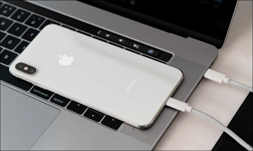Chuyển iPhone v&agrave;o chế độ DFU khi bị trắng m&agrave;n h&igrave;nh