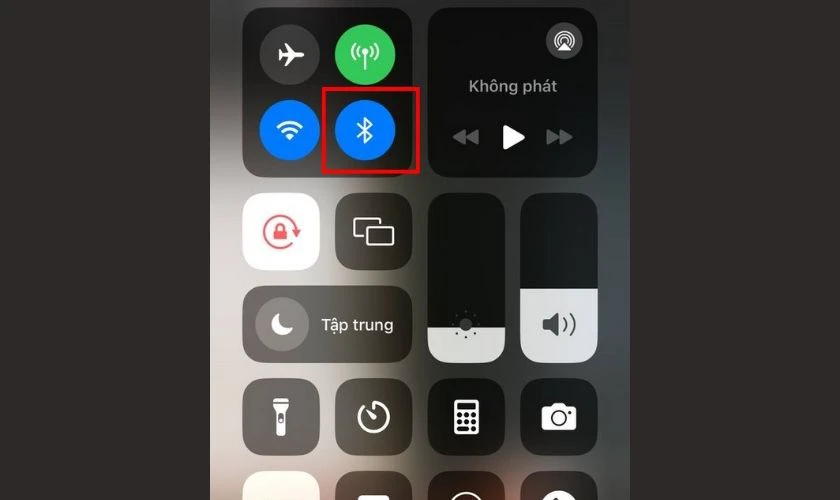 Hạn chế bật Bluetooth li&ecirc;n tục để khắc phục pin iPhone bị tụt nhanh