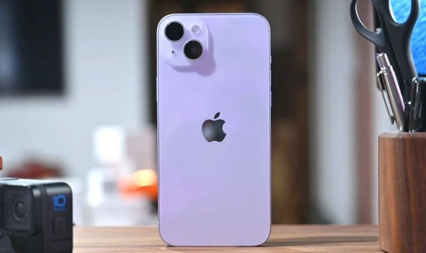 iPhone 14 Plus nổi bật với màn hình lớn và thời lượng pin