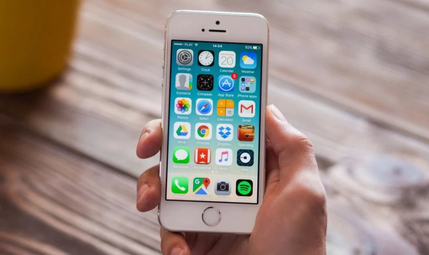 iPhone 5s &ndash; Nhỏ gọn, ph&ugrave; hợp với người lớn tuổi
