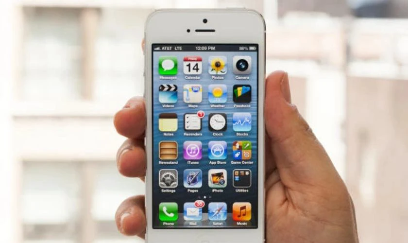 iPhone 5 &ndash; Gọn nhẹ, dễ cầm nắm