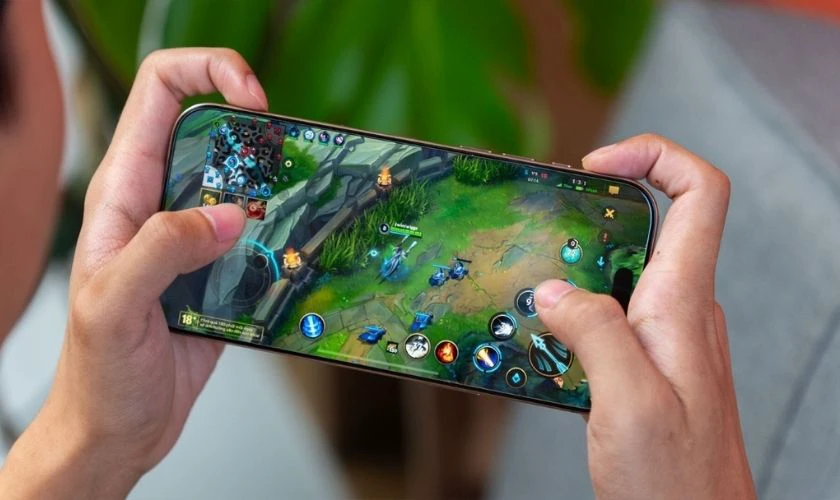 Vì sao iPhone bị tụt pin nhanh bất thường?