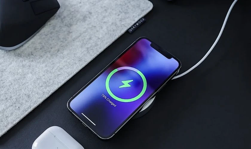Sạc pin đúng cách, tránh để máy quá nóng
