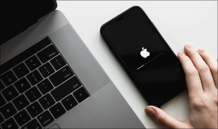 Tại sao iPhone không lên nguồn, khi mở nguồn lại thì pin lại giảm?