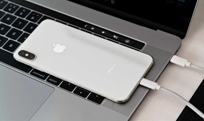 Phục hồi hệ điều hành iOS với iTunes khi iPhone không lên nguồn