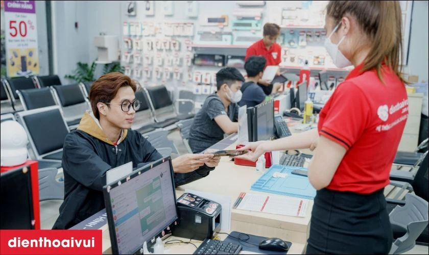 Mua iPhone SE 128GB cũ trầy xước ch&iacute;nh h&atilde;ng, đẹp, gi&aacute; rẻ tại Điện Thoại Vui