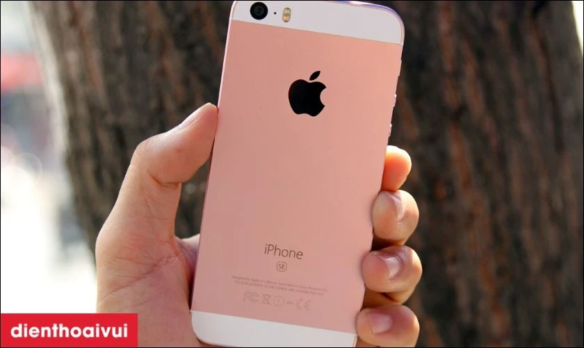 Mua iPhone SE 16GB cũ trầy xước c&oacute; những ưu điểm g&igrave;?