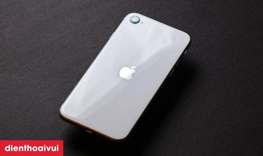 Lợi &iacute;ch khi mua iPhone SE 2020 128GB cũ trầy xước