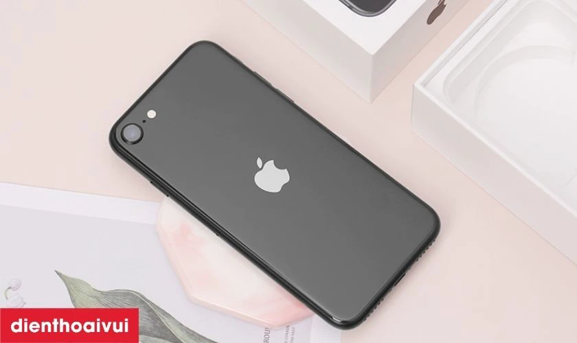 V&igrave; sao n&ecirc;n mua iPhone SE 2020 64GB cũ đẹp?