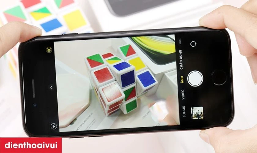 Camera ch&iacute;nh 12MP c&oacute; khả năng chụp ảnh chất lượng v&agrave; quay video 4K