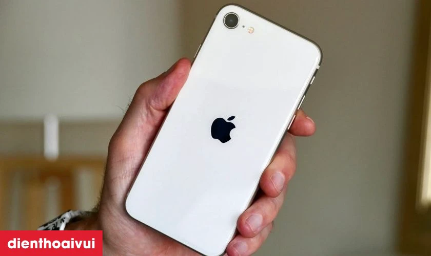 iPhone SE 2022 128GB cũ đẹp c&oacute; điểm g&igrave; nổi bật?