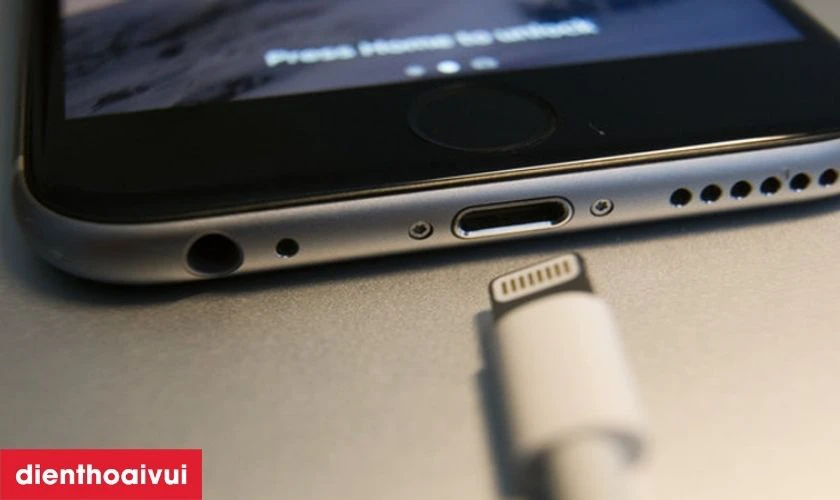  Pin v&agrave; Sạc