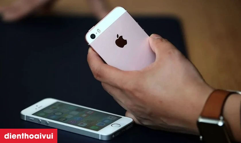 Lợi &iacute;ch khi mua iPhone SE 32GB cũ trầy xước l&agrave; g&igrave;?