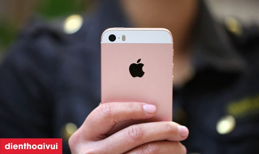 Tổng quan về điện thoại iPhone SE 64GB cũ trầy xước