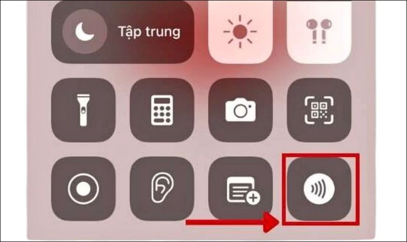 Mở chọn Trung tâm điều khiển, chọn biểu tượng sóng NFC