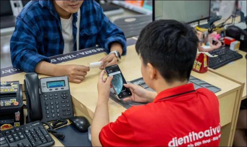 Gi&aacute; sửa iPhone X bị loạn cảm ứng bao nhi&ecirc;u tiền? Sửa ở đ&acirc;u chất lượng?