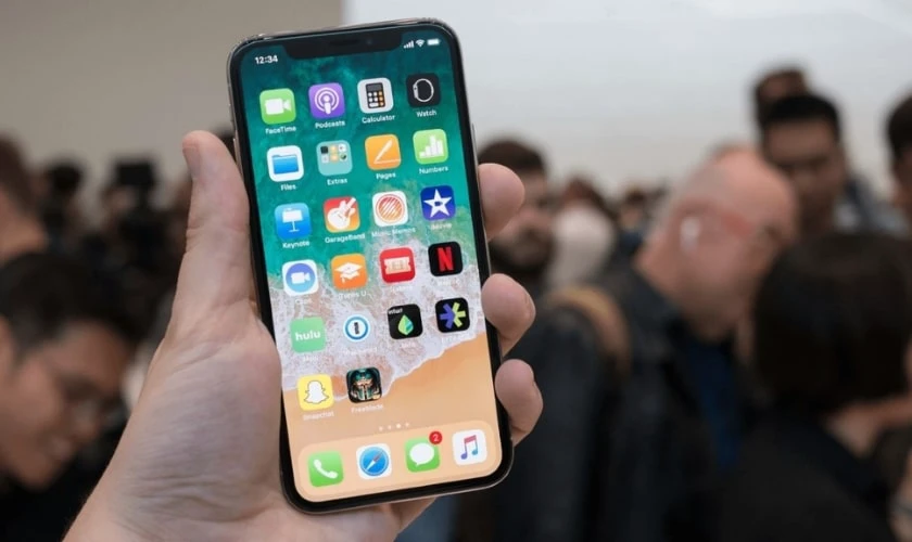 Có nên mua iPhone X thời điểm hiện tại không