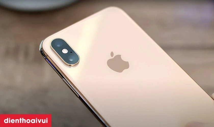 Hệ thống camera k&eacute;p 12MP ở ph&iacute;a sau cho ph&eacute;p chụp ảnh chất lượng cao