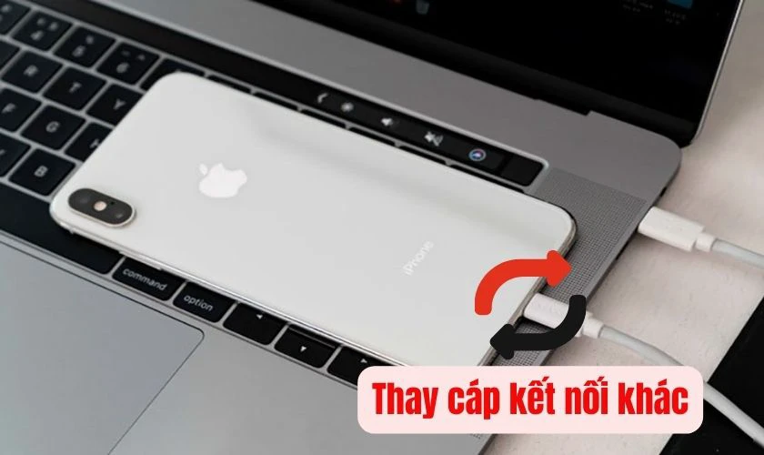Thay c&aacute;p kết nối kh&aacute;c để khắc phục lỗi iTunes kh&ocirc;ng nhận iPhone