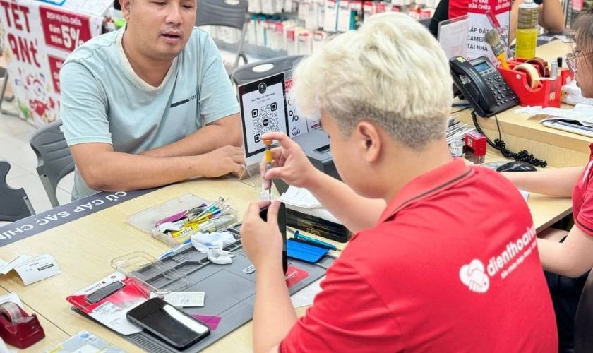 Nên thay pin iPhone 13 tại đâu