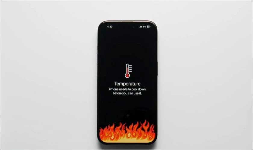 Nhiệt độ qu&aacute; cao l&agrave;m hư hỏng pin iPhone 15 Plus