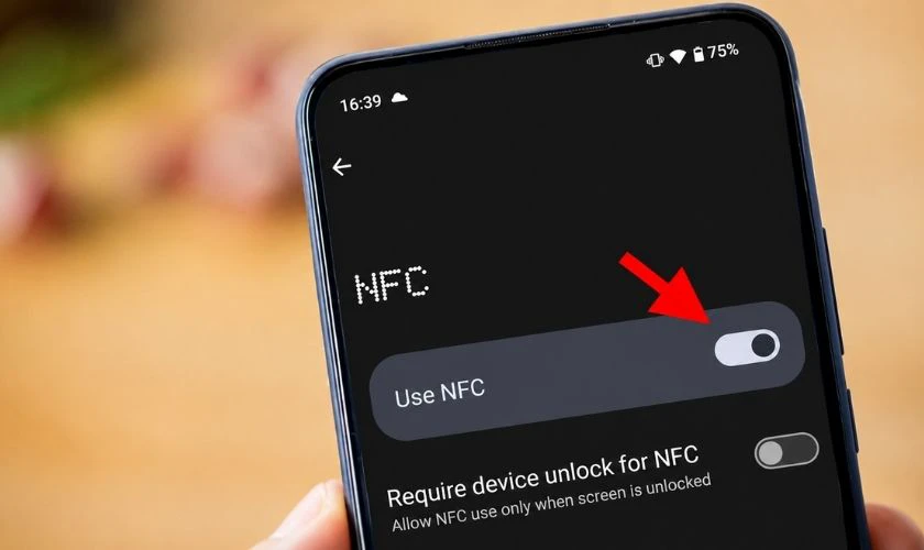 Chưa bật tính năng NFC trên điện thoại