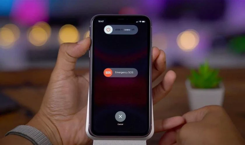 Khởi động lại iPhone