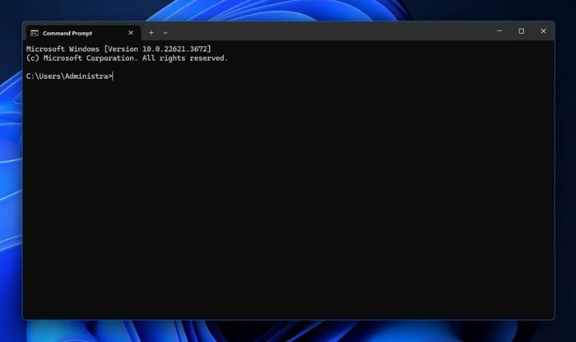 Cửa sổ Command Prompt hiện ra, hiển thị giao diện nền đen
