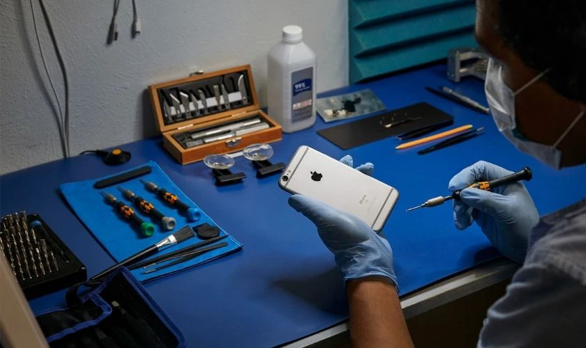 Sự kh&aacute;c biệt giữa iPhone đ&atilde; qua sửa chữa v&agrave; iPhone t&acirc;n trang