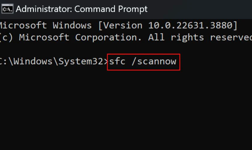 Trong cửa sổ Command Prompt, gõ lệnh sfc /scannow sau và nhấn Enter
