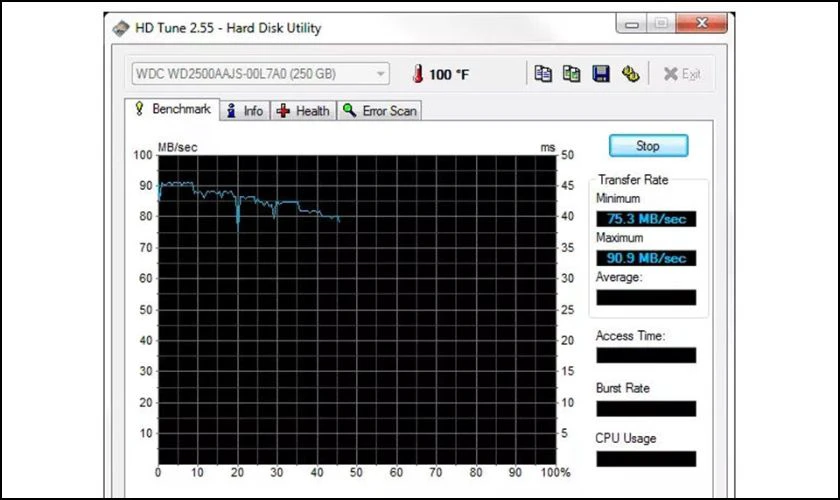 HD Tune cung cấp nhiều tính năng kiểm tra và giám sát ổ cứng