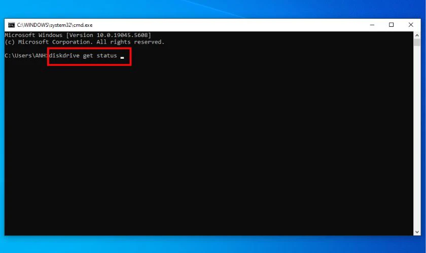 Nhập lệnh sau: diskdrive get status