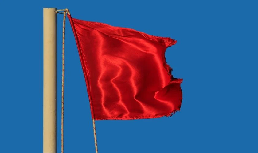 Nguồn gốc của Red Flag bắt nguồn từ đ&acirc;u?
