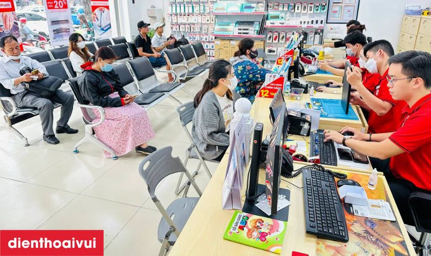 Đội ngũ kỹ thuật vi&ecirc;n c&oacute; tay nghề cao tại Điện Thoại Vui