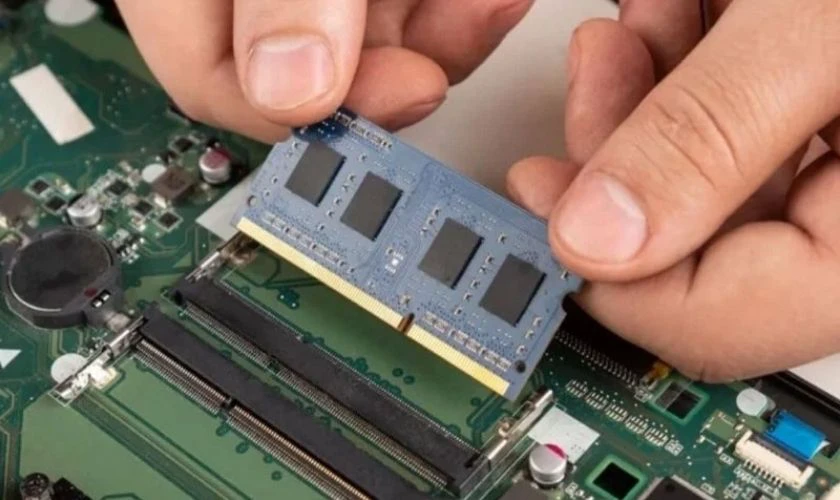 Có nên lắp 2 RAM khác hãng khi nâng cấp máy?