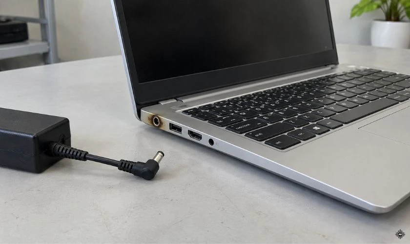 Laptop bị cháy nguồn là gì? Dấu hiệu nhận biết