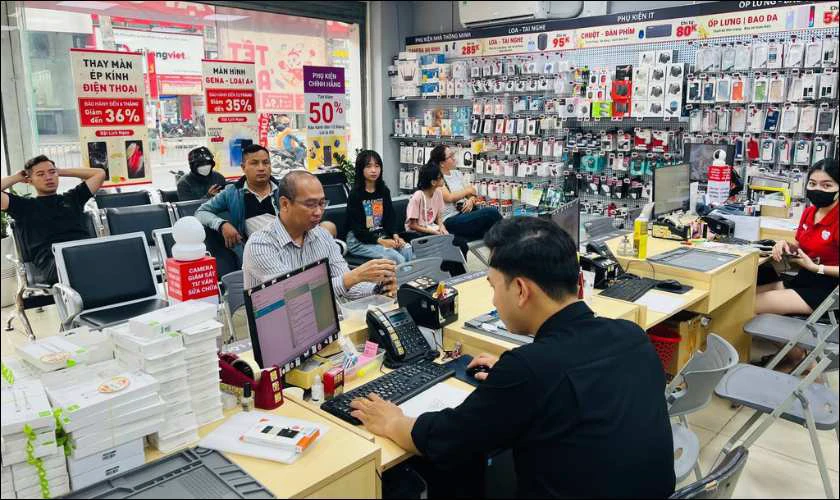 Sửa chữa laptop bị đổ nước vào bàn phím ở đâu uy tín?