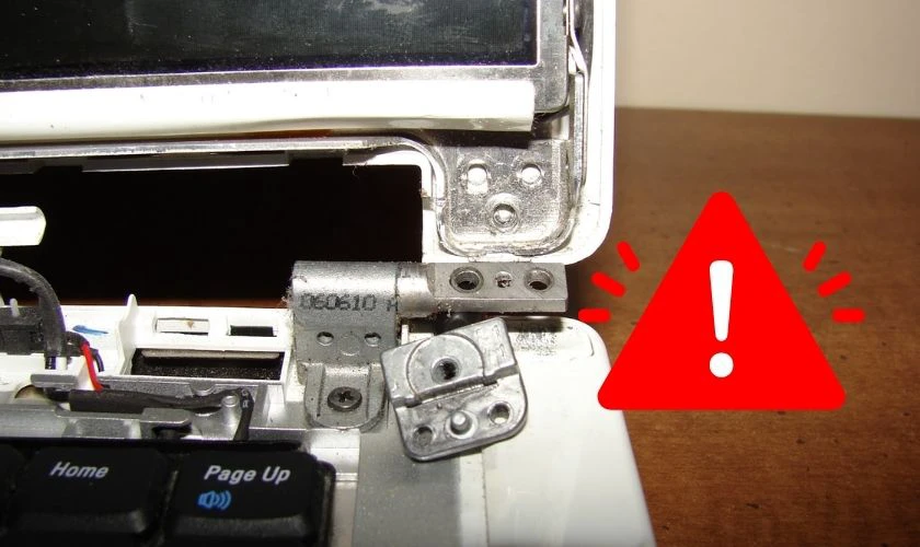Bản lề bị gãy có gây ảnh hưởng gì đến laptop không?