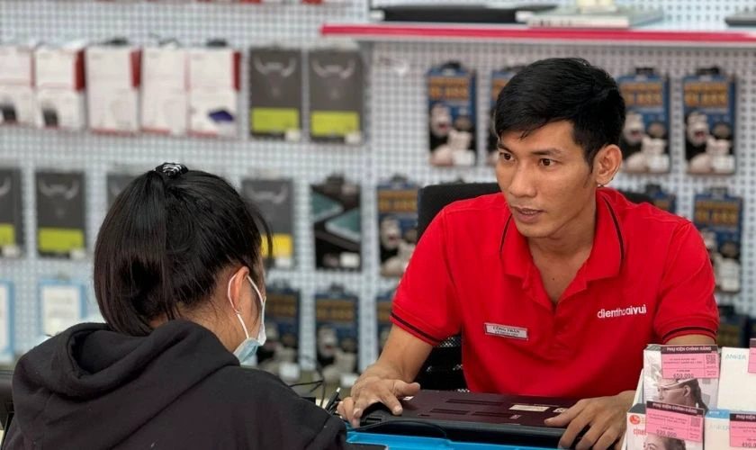 Sửa bản lề laptop bị gãy, hư hỏng giá rẻ tại Điện Thoại Vui