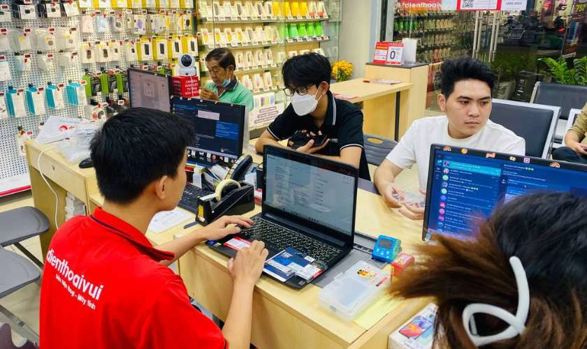 Sửa chữa t&igrave;nh trạng laptop bị giật điện tại Điện Thoại Vui