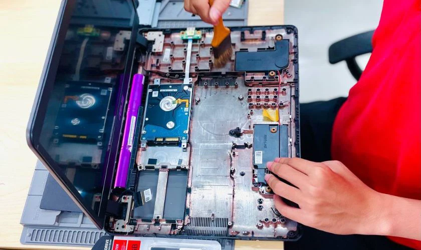 N&ecirc;n bảo dưỡng v&agrave; vệ sinh định kỳ thường xuy&ecirc;n cho laptop
